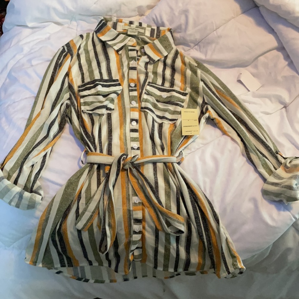 NWT size small women’s/juniors top - Picture 2 of 6